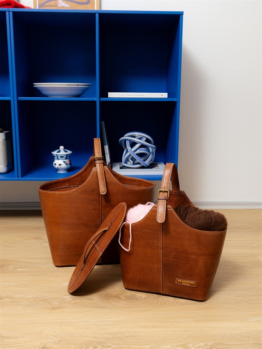LÅG OG SKILLEVÆGGE TIL PROJECT 71 - WALNUT fra Re:Designed